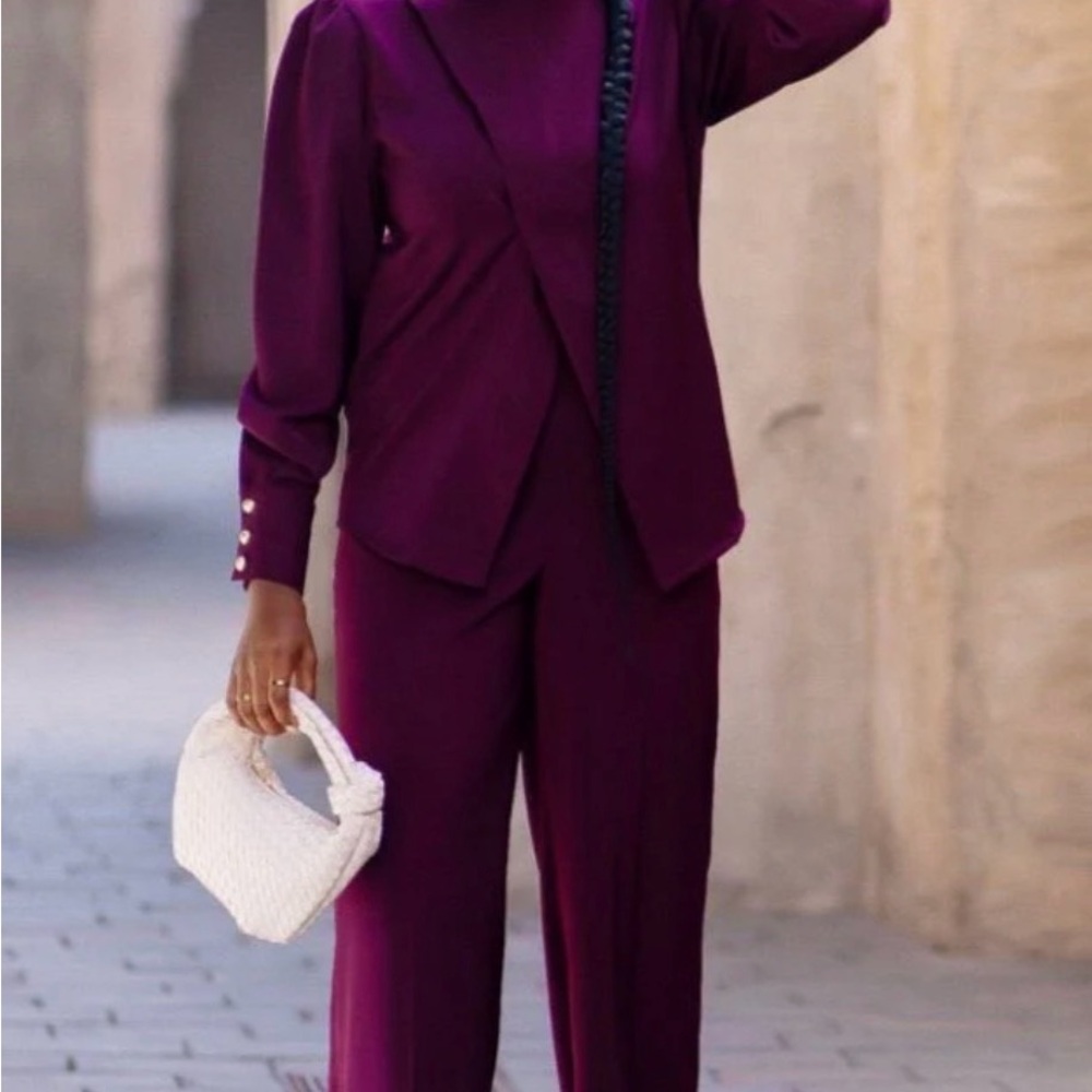 OlarsGrace Bako set size UK14(US10) (top and pant)